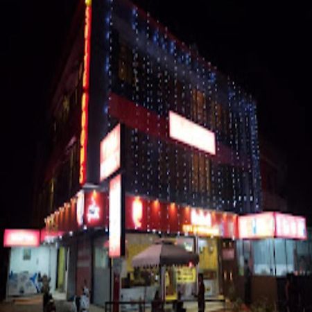 Redbell Suites Residency Kondotty Esterno foto