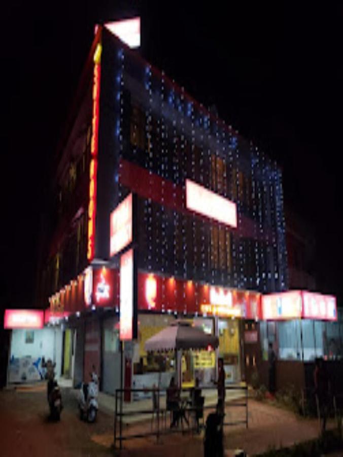 Redbell Suites Residency Kondotty Esterno foto