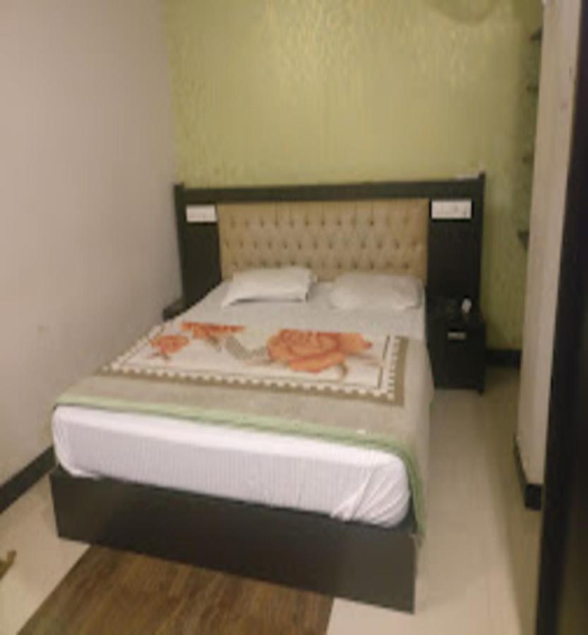 Redbell Suites Residency Kondotty Esterno foto